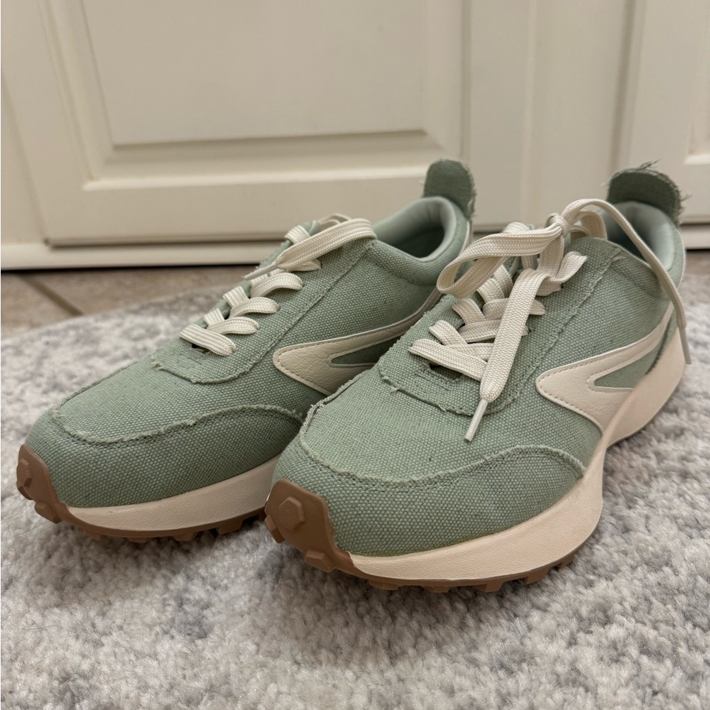 Dolce Vita Sneakers